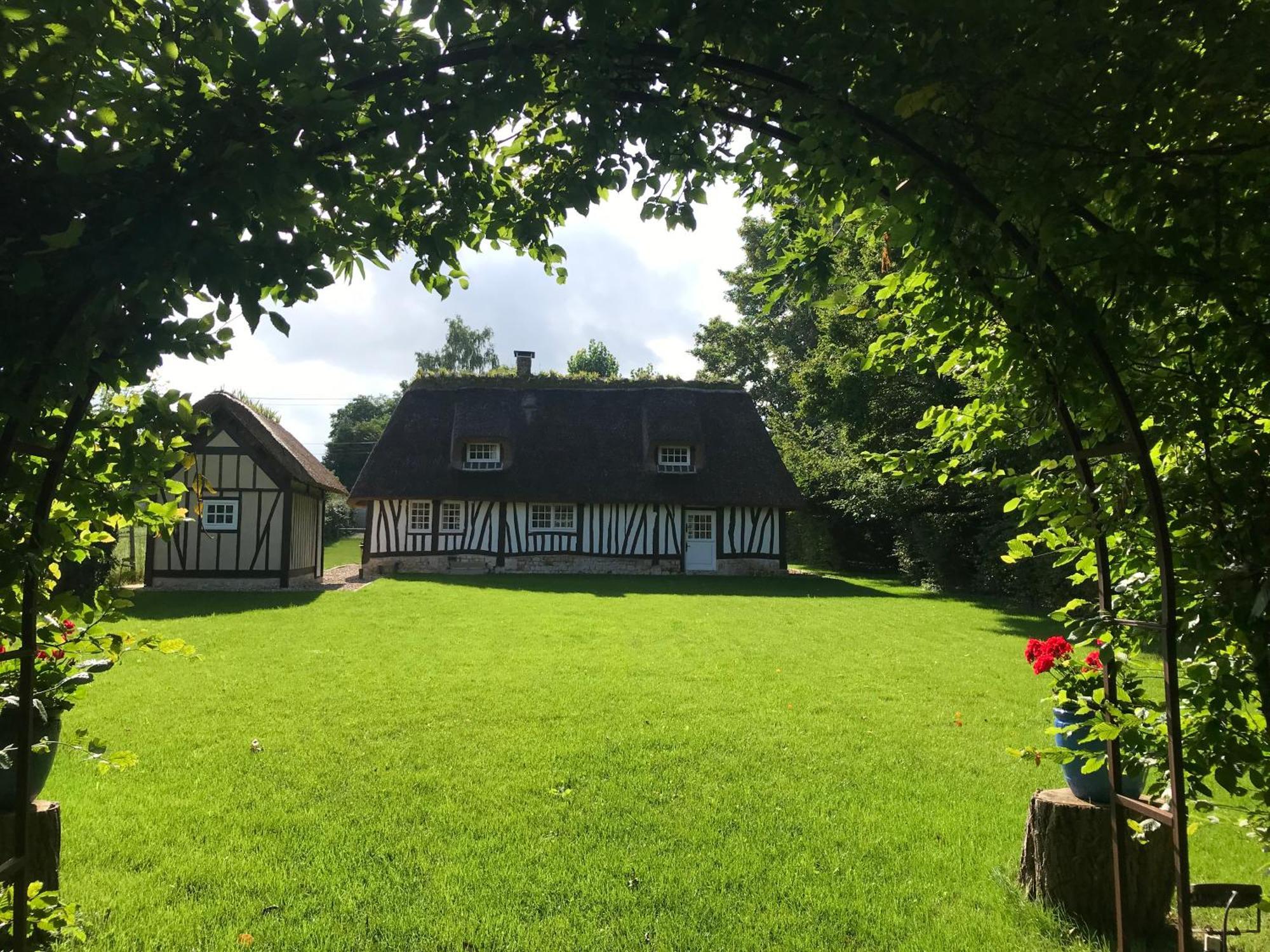 La Gloriette Gite Situe Dans La Propriete Dun Magnifique Manoir Vatteville-la-Rue Bagian luar foto